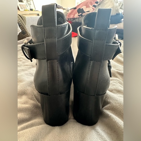 Never Worn Forever 21 Cutout Ankle Booties - Picture 4 of 6